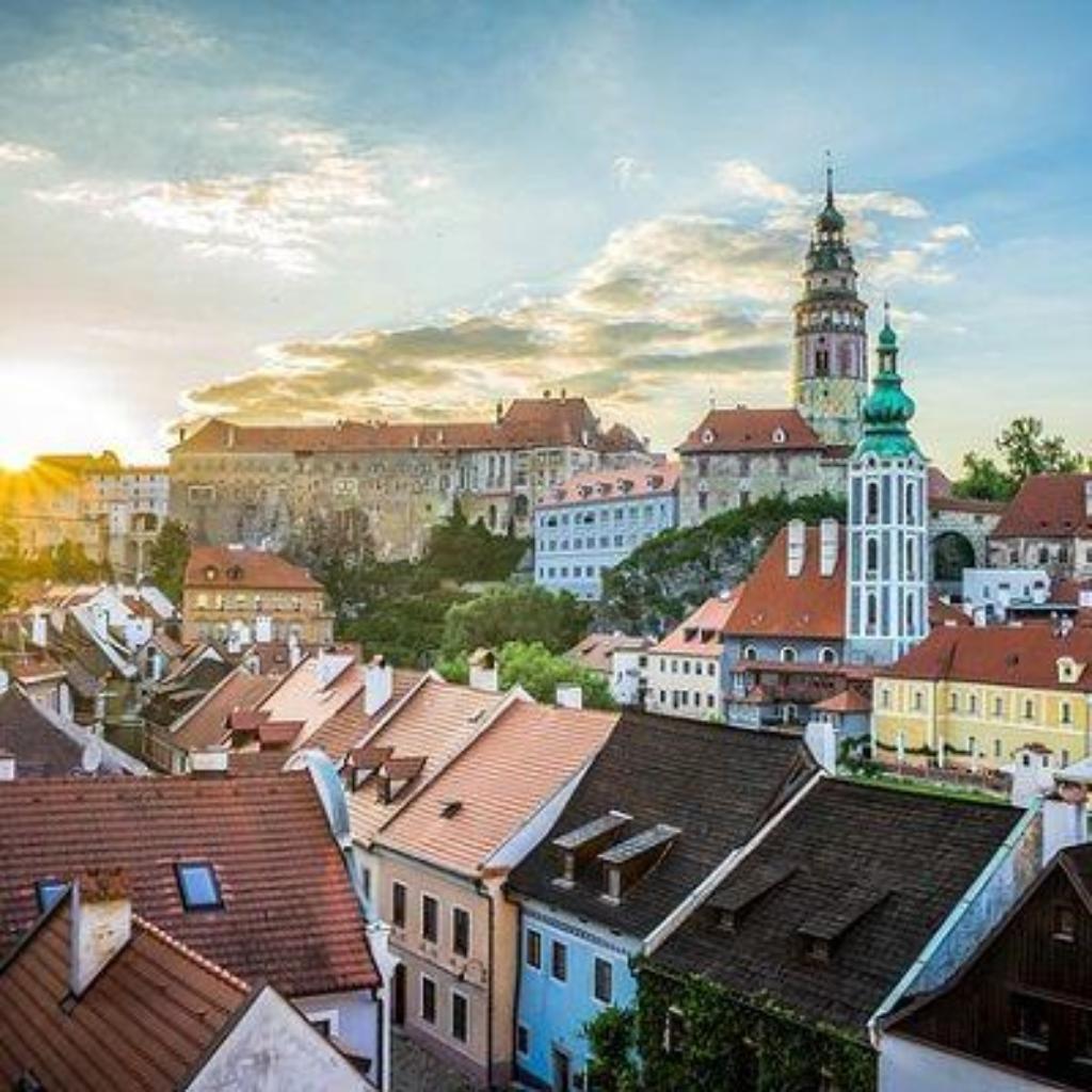 https://pixabay.com/de/photos/stadt-dorf-reisen-tourismus-dorf-7280476/